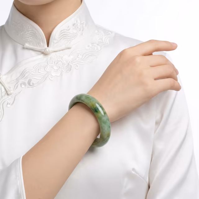 54mm 翠意盎然糯冰种翡翠手镯 - 经典圆条款 view 5