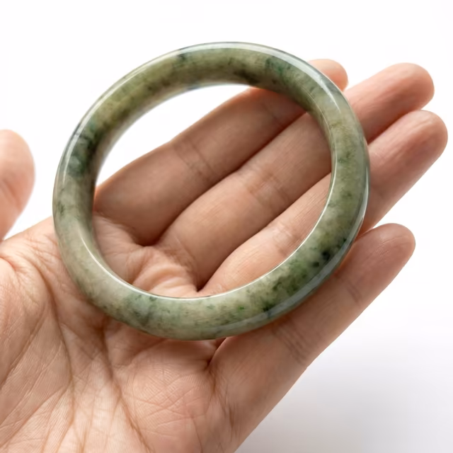 59mm 雅致绿飘花翡翠手镯 - 糯冰种圆条手环 view 4