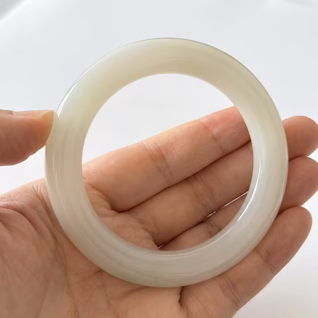 58mm 冰润通透缅甸翡翠手镯 - 经典圆条，温润如玉 view 4