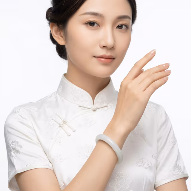 51mm 冰润雅白翡翠手镯 - 圆满经典，温婉守护 view 5