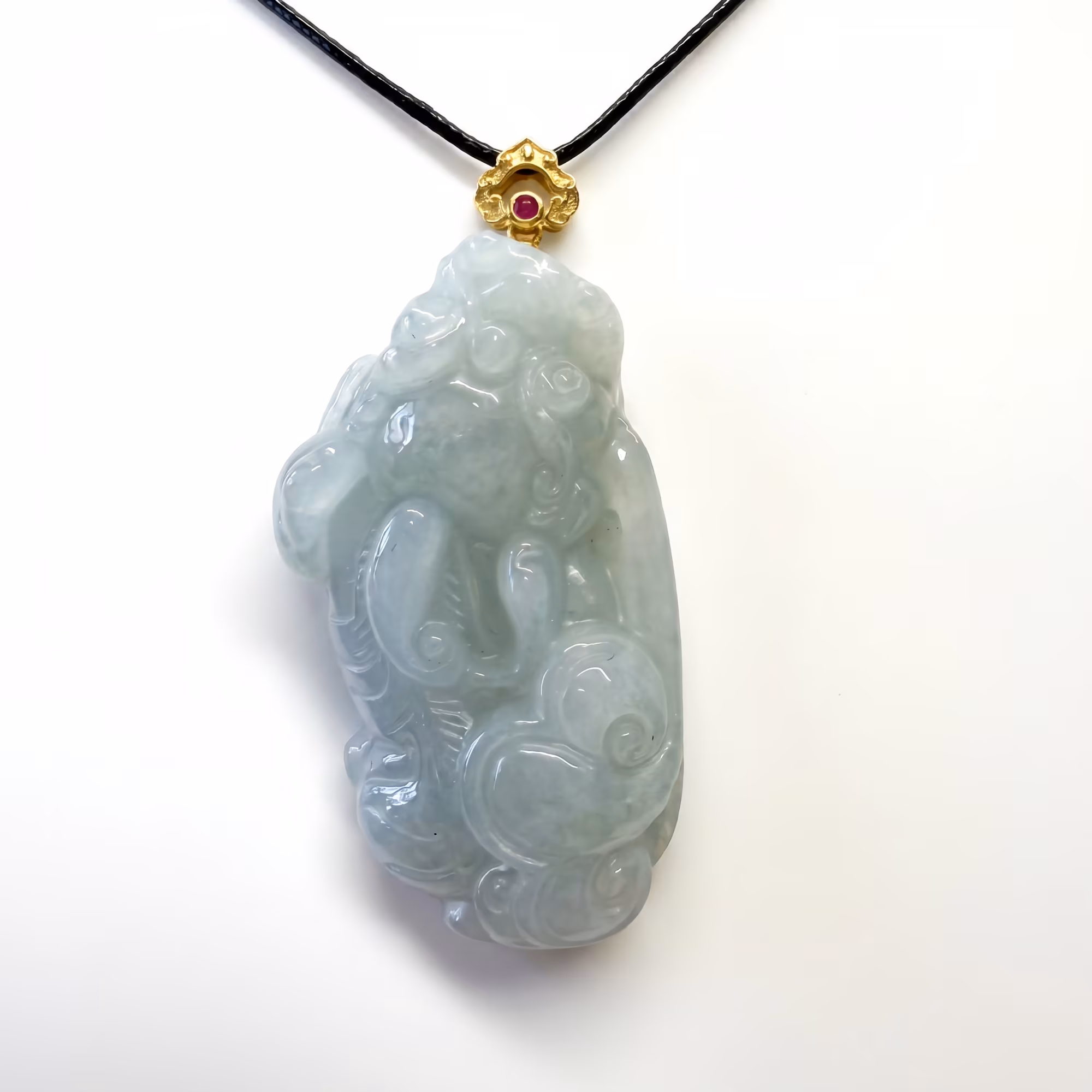 冰糯种纯白翡翠祥瑞貔貅吊坠