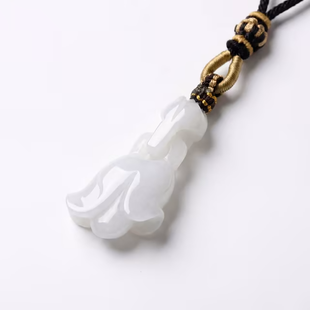 糯冰种手工雕刻翡翠吊坠 view 2