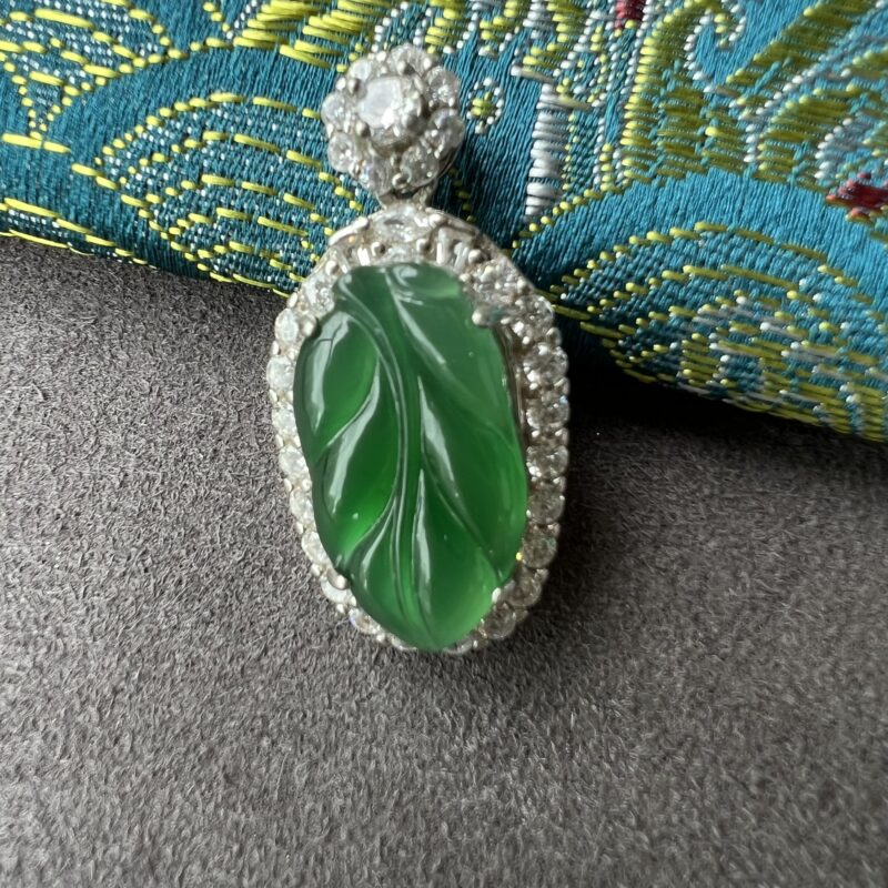 Green Leaf Pendant 18mm, PGM892