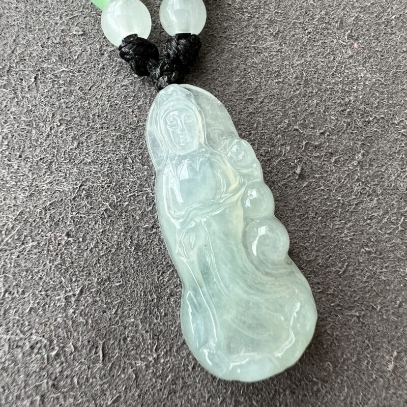 Icy White Guan Yin Pendant 31mm, PIM945