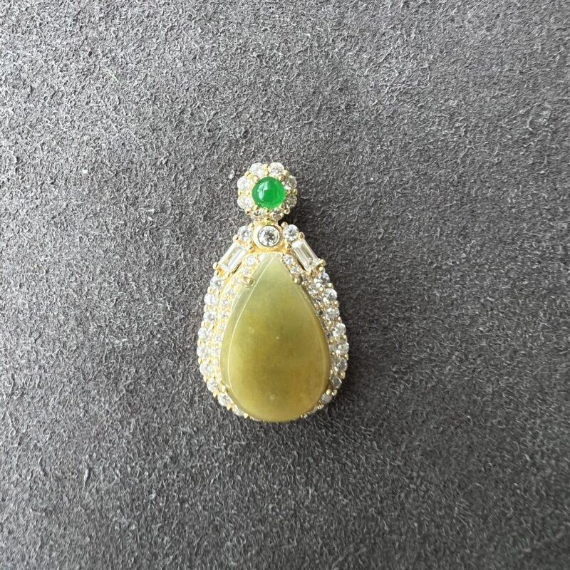 Yellow Plate (Wu Shi Pai) Pendant 14.6mm, PYM957