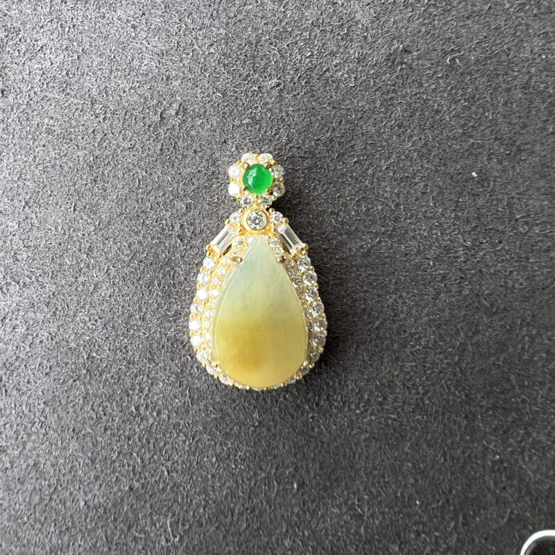 Yellow Plate (Wu Shi Pai) Pendant 14.6mm, PYM958