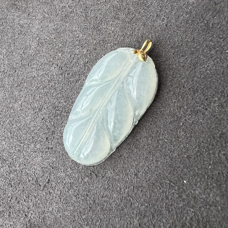 Icy White Leaf Pendant 37mm, PIL967