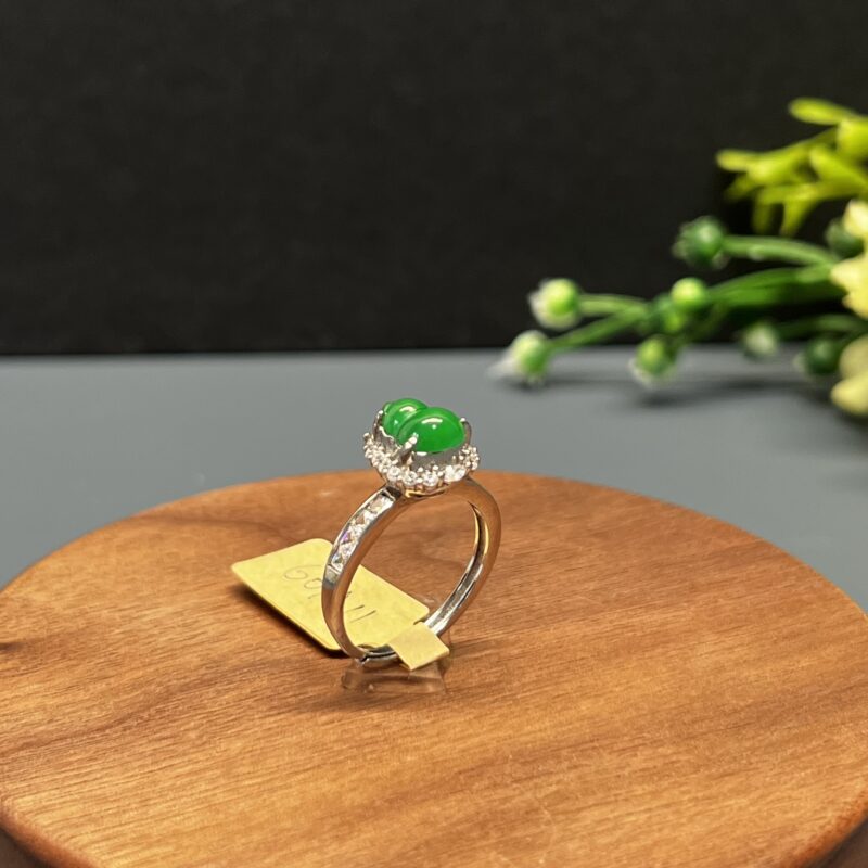 Green Hu Lu Ring - in setting8.7mm, RGM1001